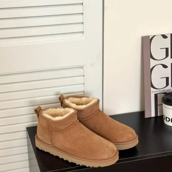 New Ugg Womens mini Snow boots - Picture 2 of 7